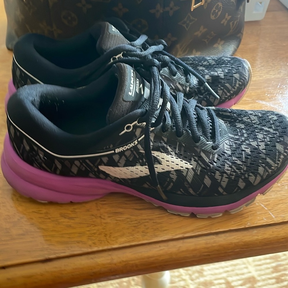 Brooks launch tennis shoes - gently worn